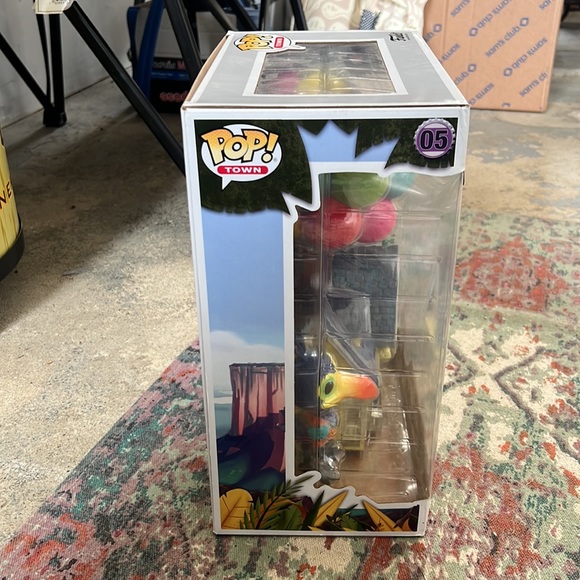 Kevin with Up House Funko Pop - Picture 8 of 9